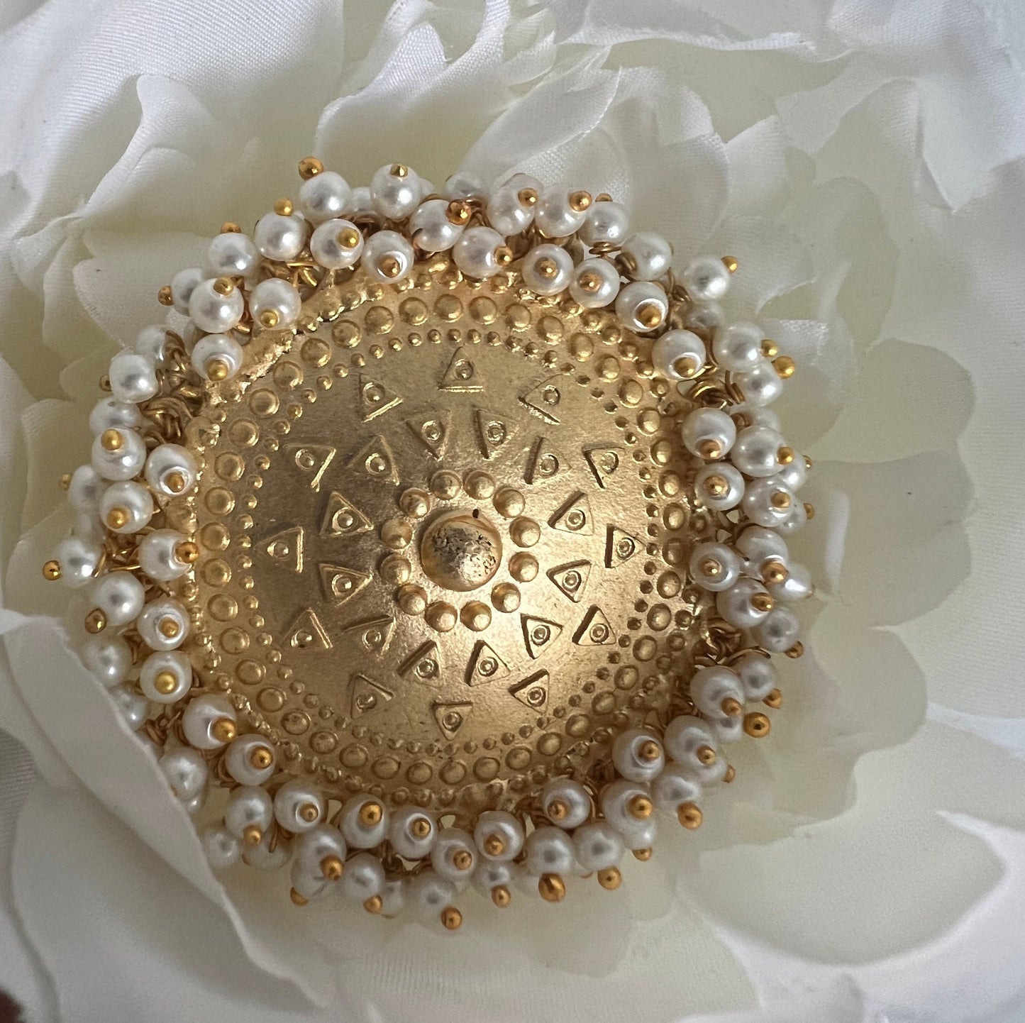 Beautiful matte gold with mofit faux pearl adjustable ring